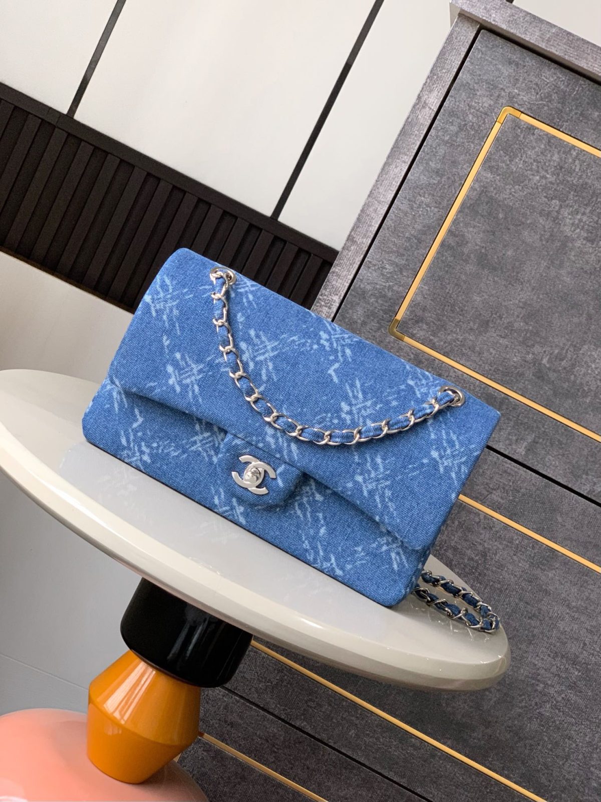 Chanel Classic Flap Chain Bag - Image 1