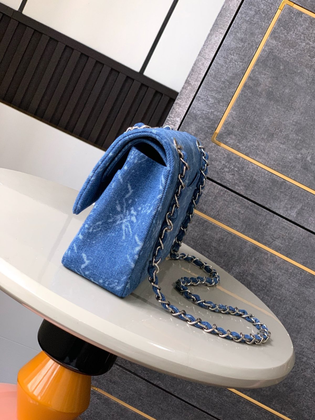 Chanel Classic Flap Chain Bag - Image 2