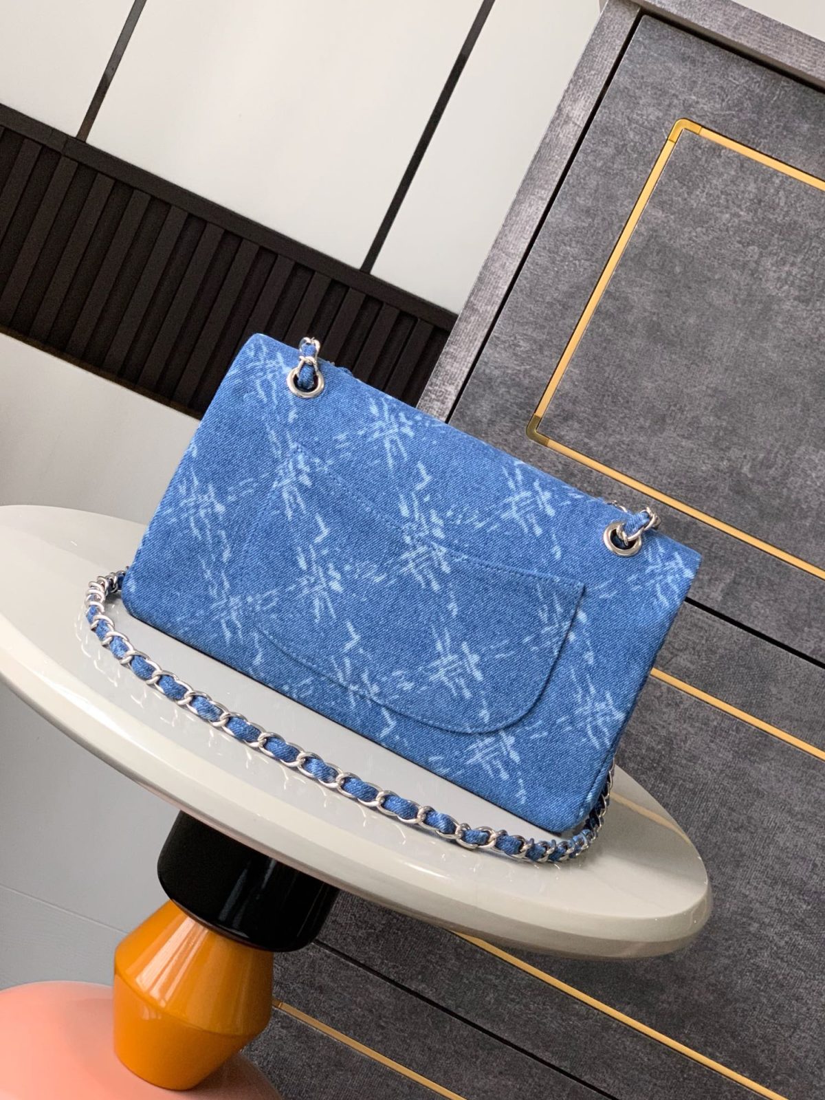 Chanel Classic Flap Chain Bag - Image 3
