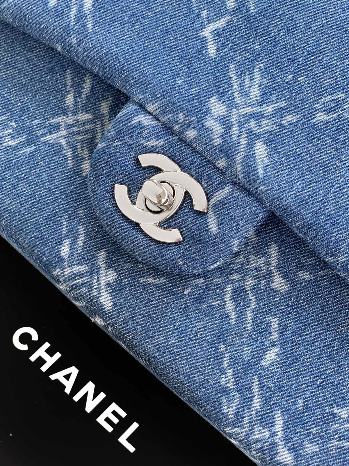 Chanel Classic Flap Chain Bag - Image 5