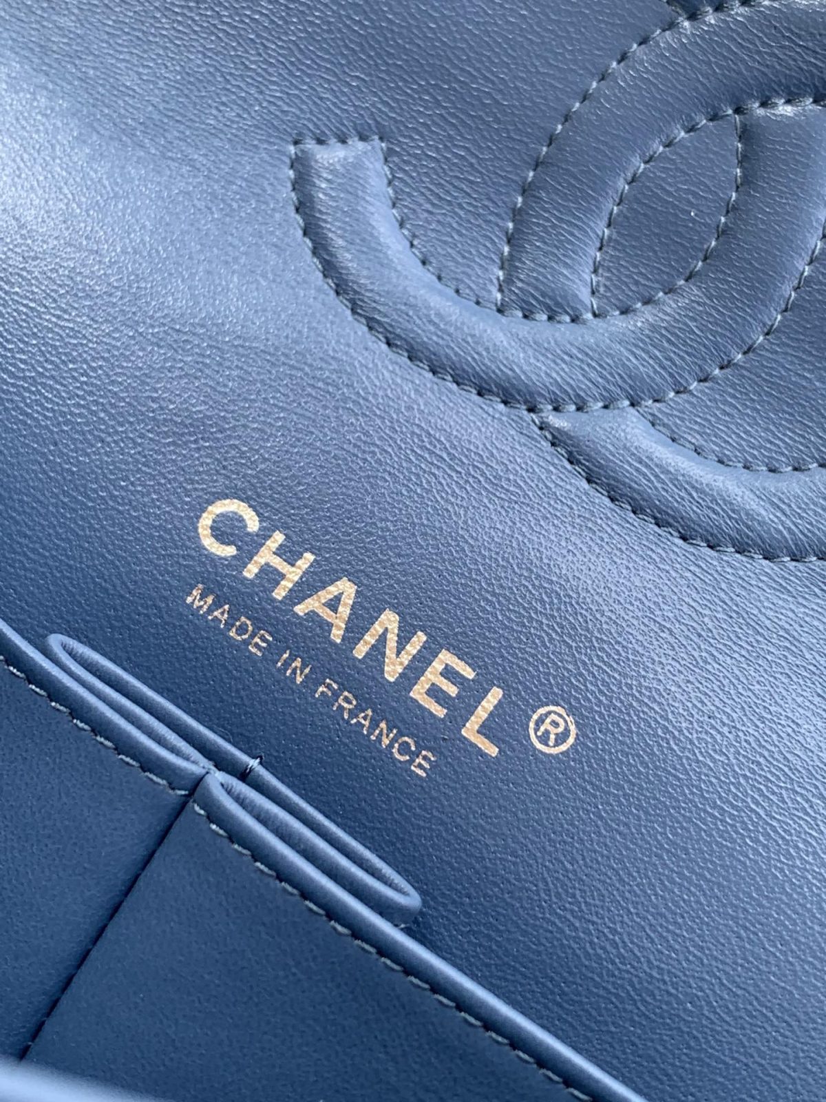 Chanel Classic Flap Chain Bag - Image 9