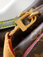 LV Hide Away MM - Image 7