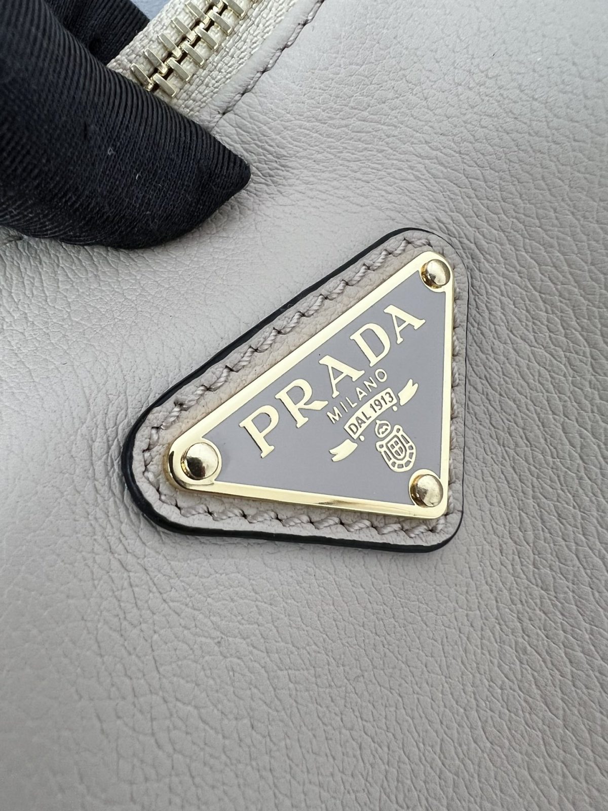 Prada Aimée medium leather shoulder bag - Image 7