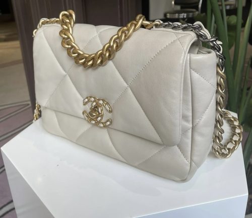 Chanel 19bag photo review