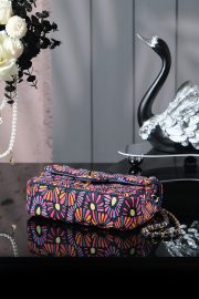 Chanel Classic Flap Bag 20cm - Image 5
