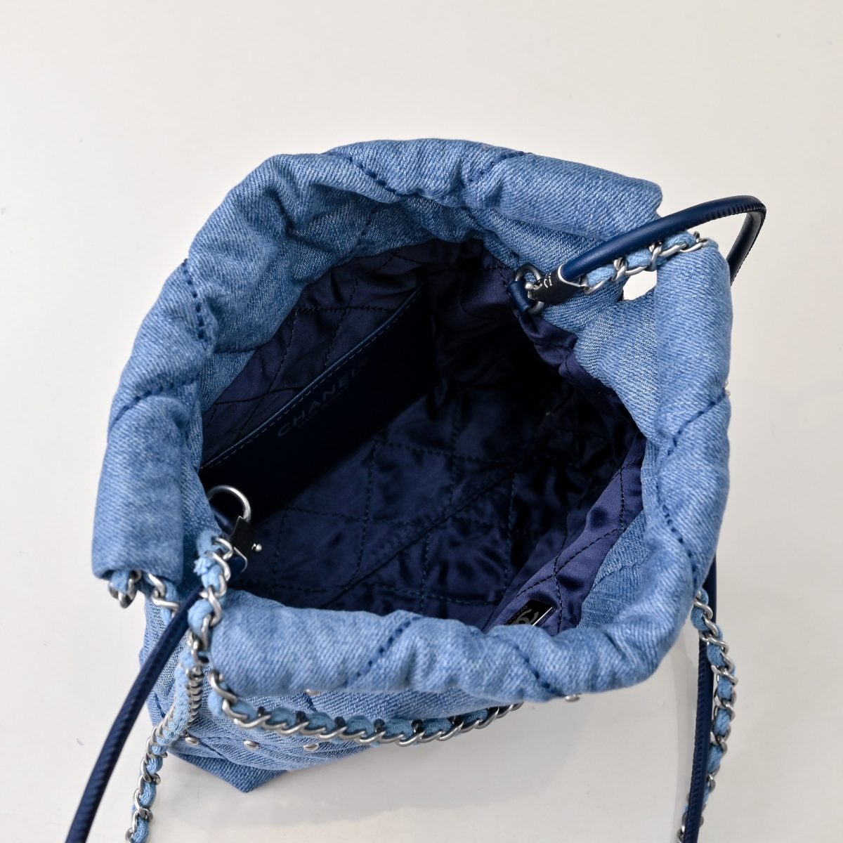 Chanel 22bag mini size - Image 8
