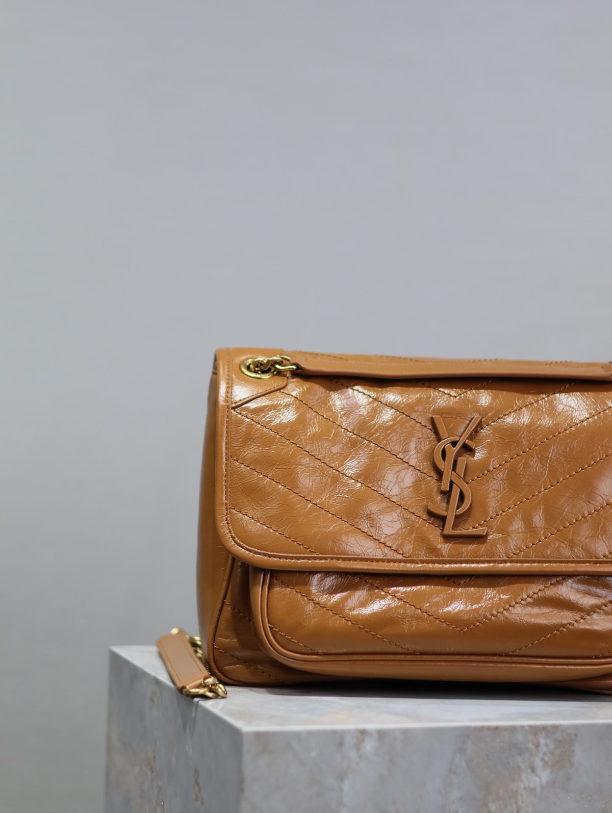 Yves Saint Laurent Niki Medium Chain Bag - Image 2