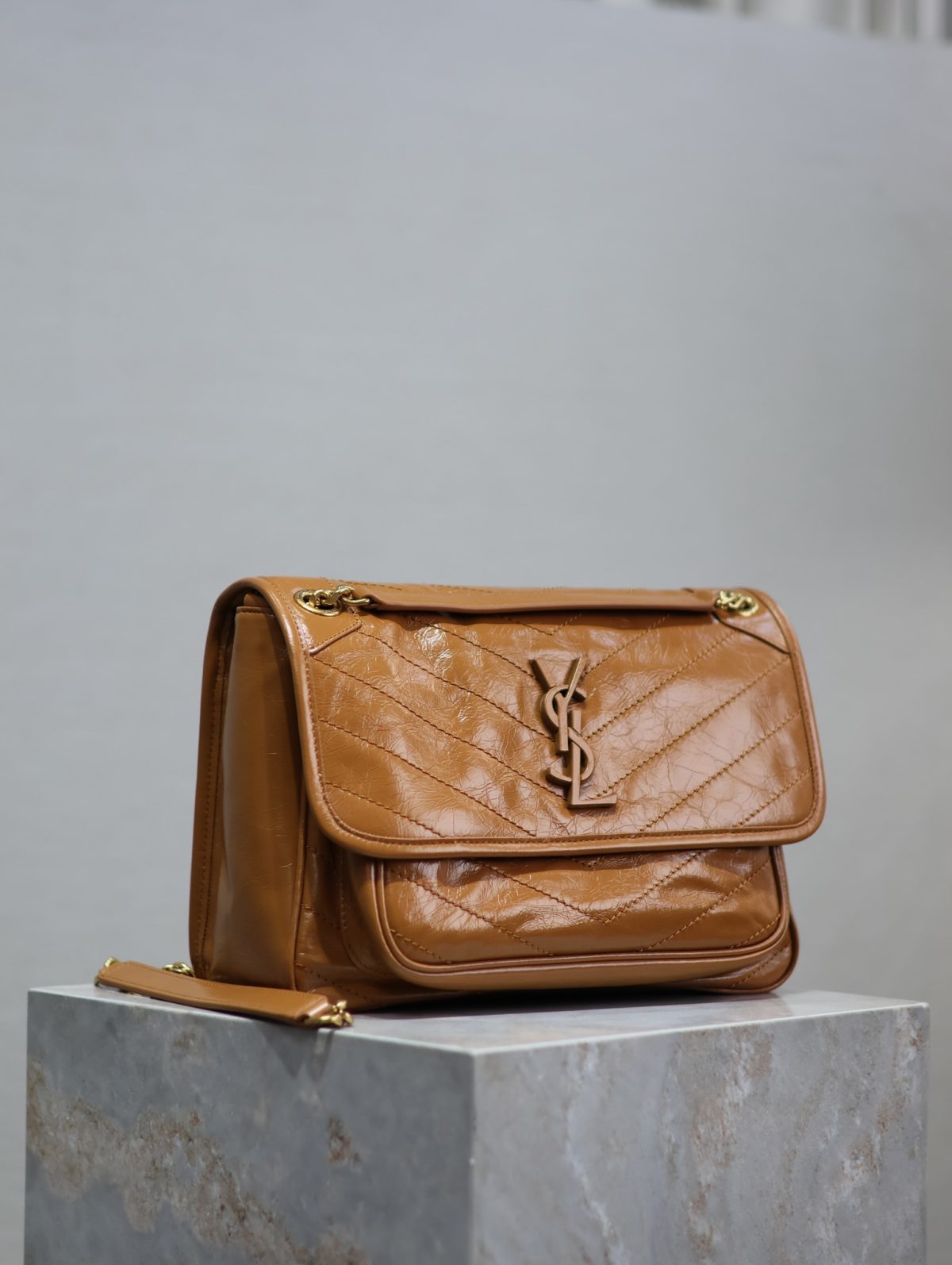 Yves Saint Laurent Niki Medium Chain Bag - Image 6