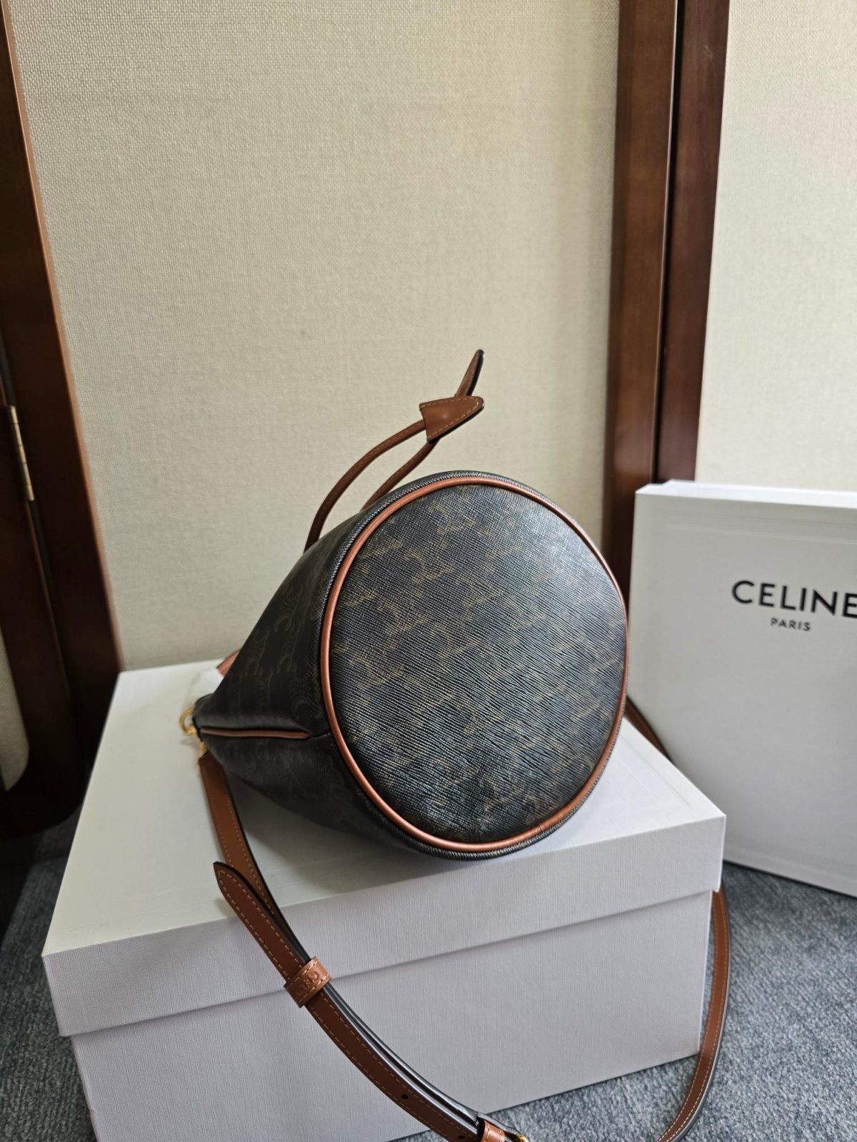 Celine Teen Clara Bag In Supple Grained Calfskin - Image 4