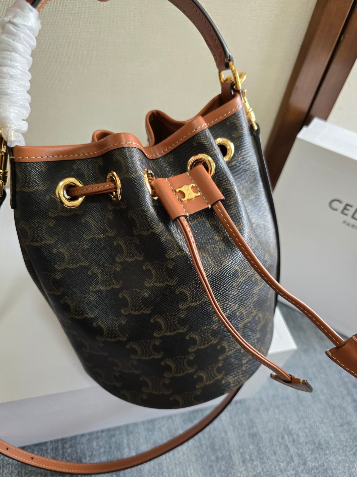 Celine Teen Clara Bag In Supple Grained Calfskin - Image 5