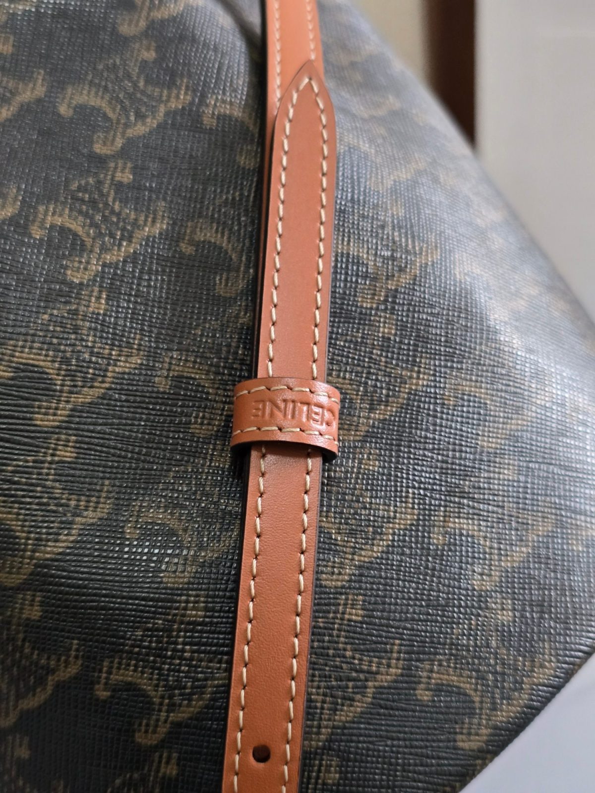 Celine Teen Clara Bag In Supple Grained Calfskin - Image 6