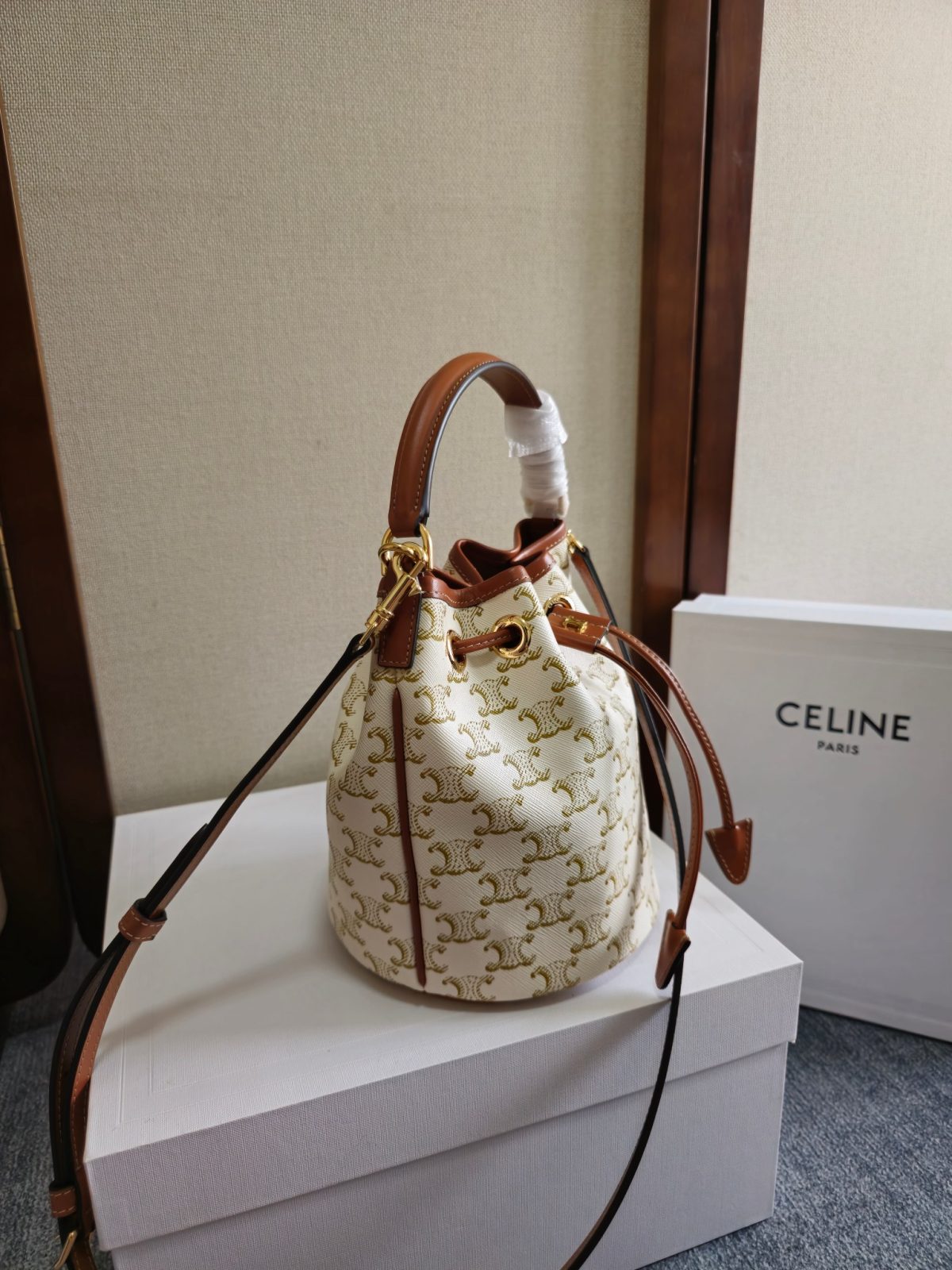 Celine Teen Clara Bag In Supple Grained Calfskin - Image 5