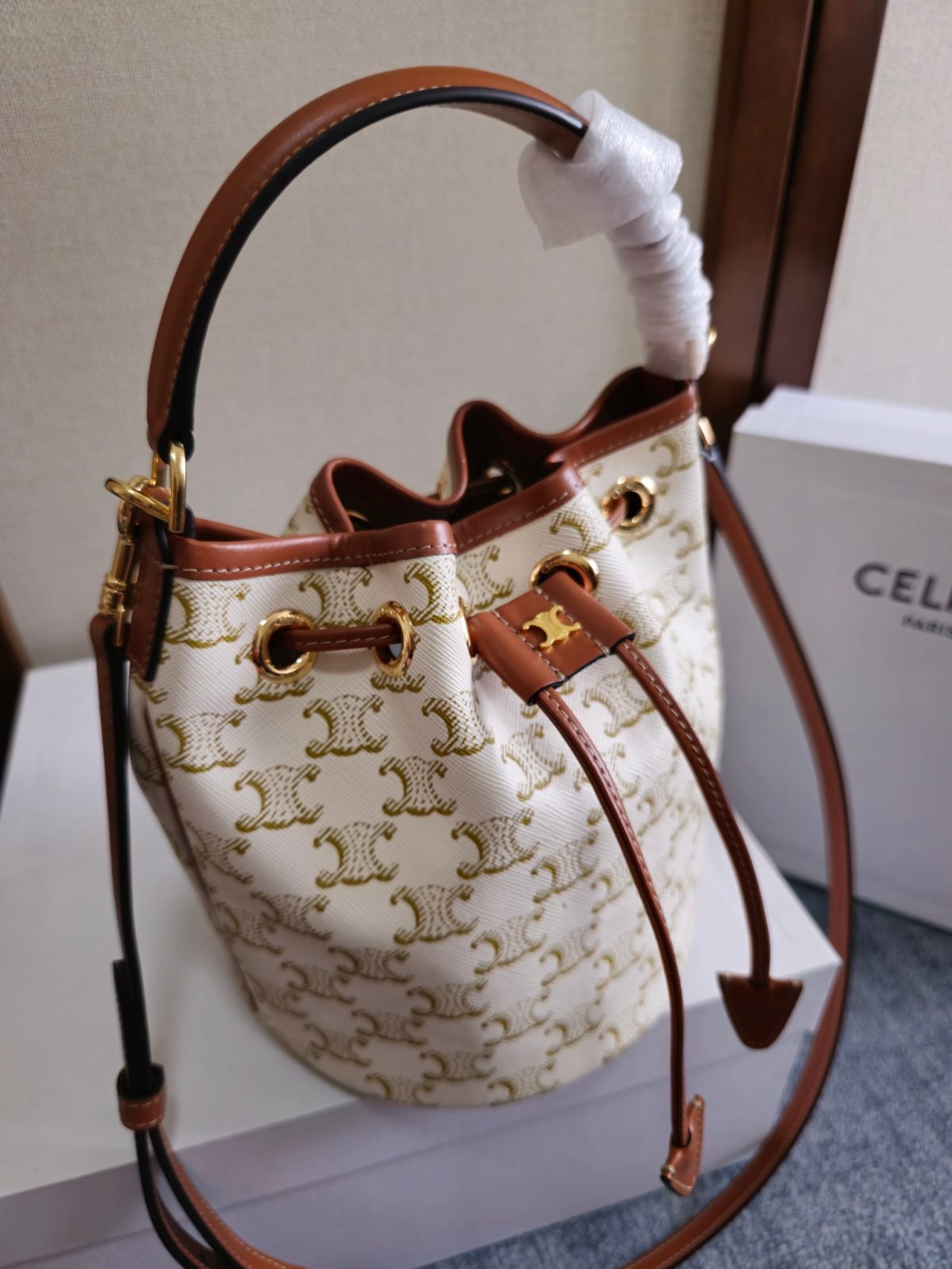 Celine Teen Clara Bag In Supple Grained Calfskin - Image 3